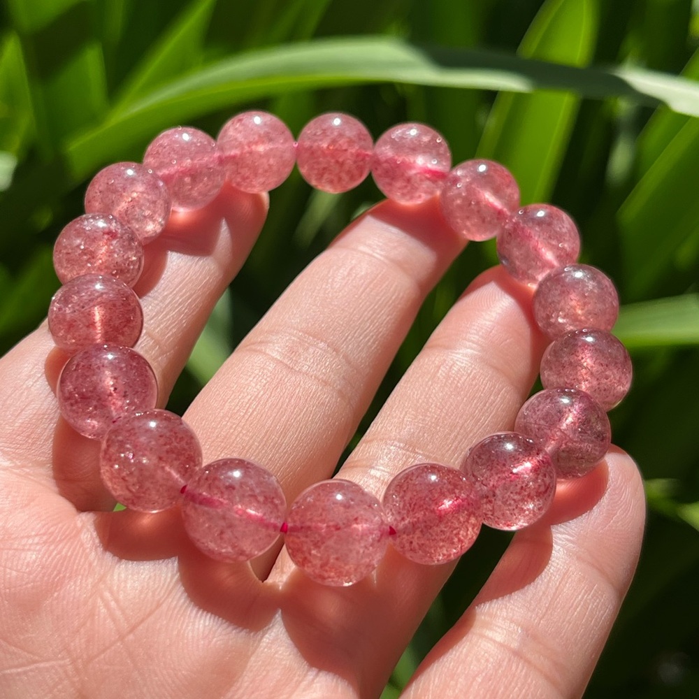 11.5mm stretchable‎ sparkling straberry quartz bracelet